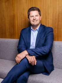 Peter Rüth ist seit dem 1. April 2020 Mitglied der Geschäftsführung der Amprion GmbH. Als Chief Financial Officer (CFO) verantwortet er die Aufgabengebiete Finanzen, Controlling, Beteiligungsmanagement, Rechnungswesen, Steuern, Versicherungen, Regulierungsmanagement und Einkauf.